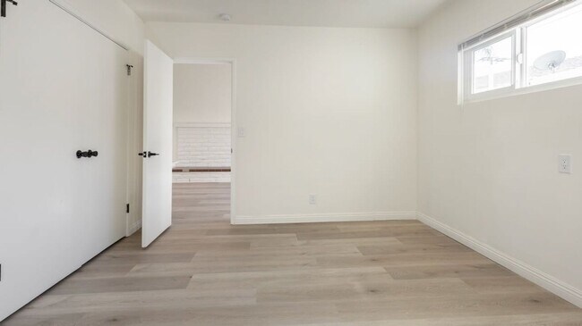 Building Photo - Chi110