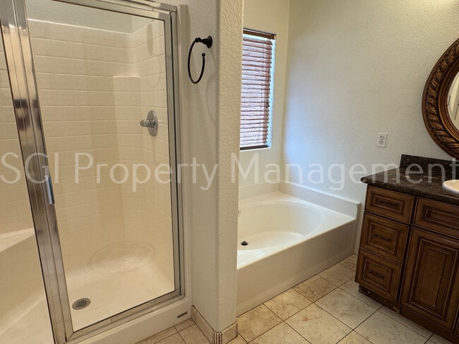 Building Photo - 2602 E Beautiful Ln