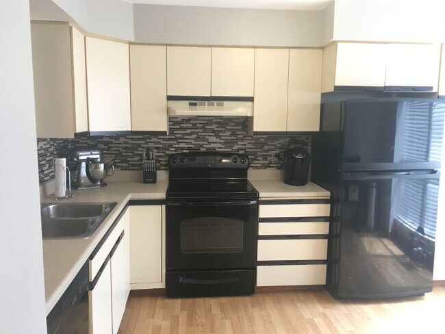 Building Photo - 3bed/2.5 bath condo in Herons Cove, Va Bea...
