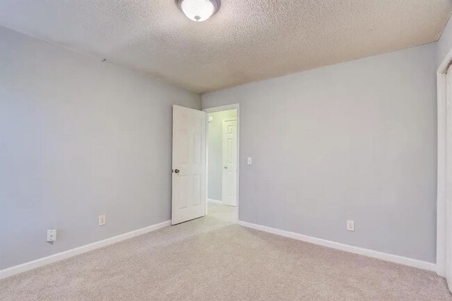 Building Photo - 74 Flanders Ct