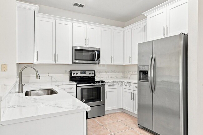 Building Photo - 10402 Eastpark Lake Dr