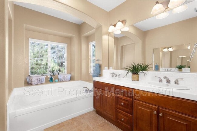 Building Photo - 40281 Salem Way