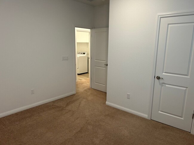 Building Photo - Beautiful 4 Bedroom 3 Bath Brentwood Home