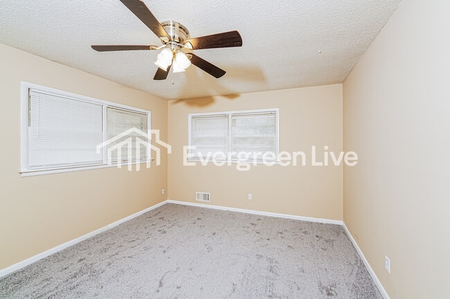 Building Photo - 2633 1st St NE