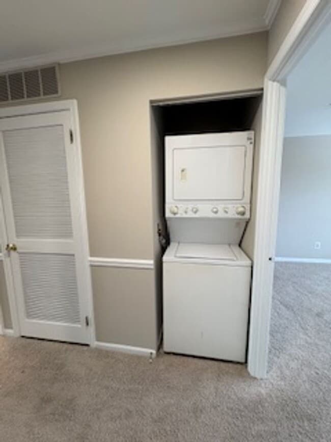 Building Photo - Freshly Renovated Norristown Rental — Bright, Modern & Move-In Ready on Quiet Northridge Drive