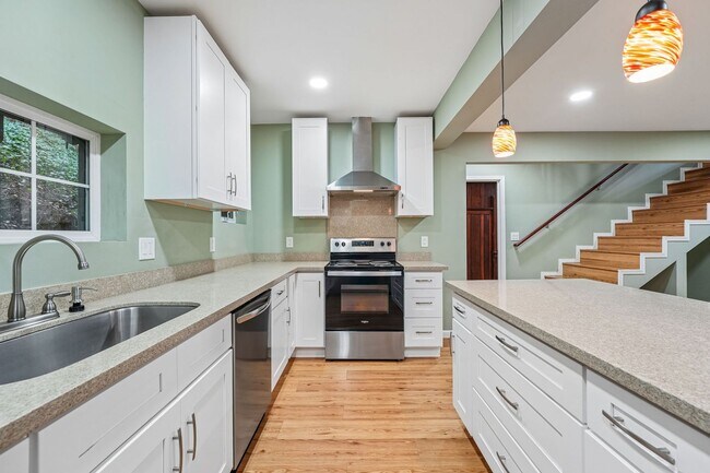 Building Photo - 21567 Starrett Hill Dr
