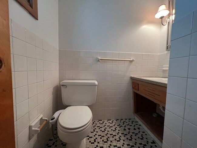 Building Photo - 26202 Lakeshore Blvd