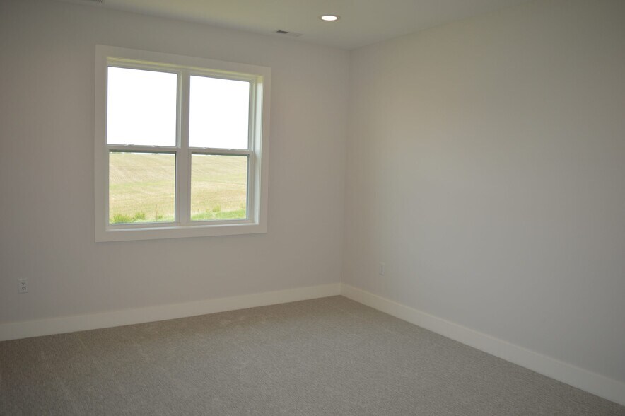 Building Photo - 219 3rd Ave