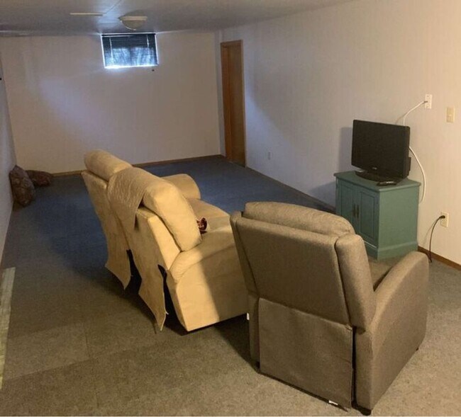 Building Photo - $2,200 | 3 Bedroom, 3 Bathroom House | Pet Friendly* | Available for August 1st, 2026 Move In!