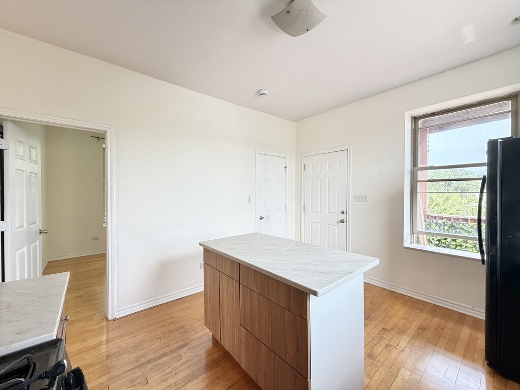 Building Photo - 2537 N Kildare Ave