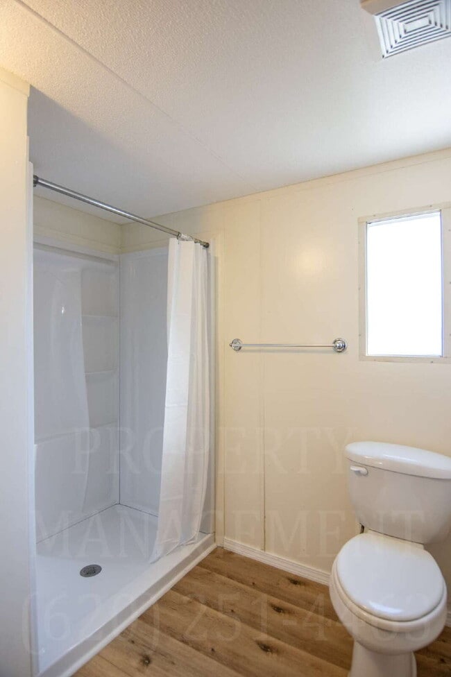 Building Photo - 2-Bed 2-Bath