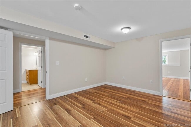 Building Photo - 400 Burr St