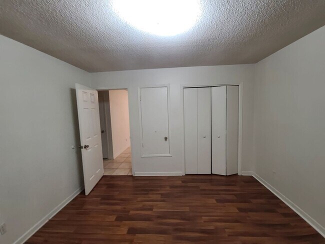 Building Photo - 2 Bedroom 1 Bath in Milton Available for Rent!