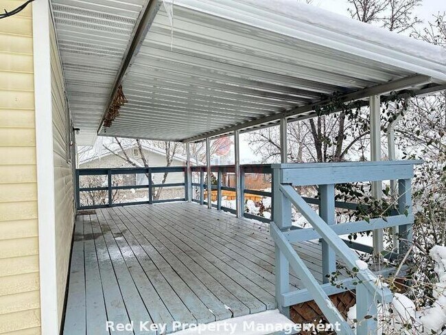 Building Photo - Skyline Dr. Single Family Home