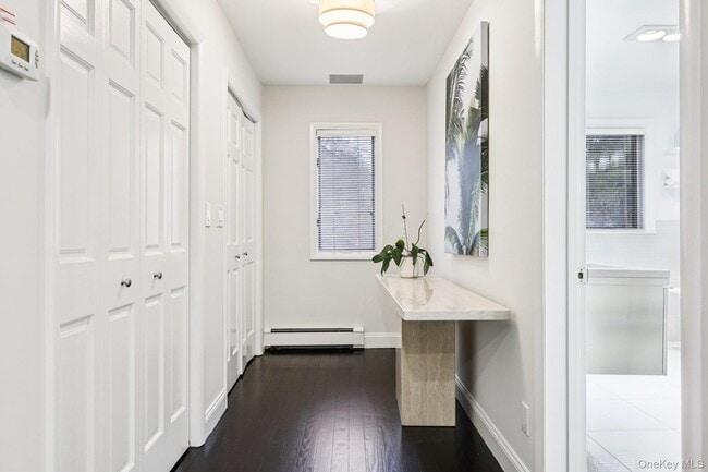 Building Photo - 6 Carol Ln