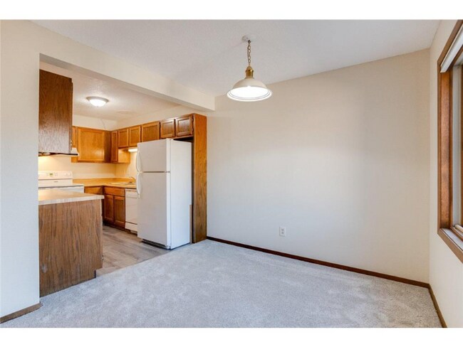 Building Photo - 2458 Crestwood Dr