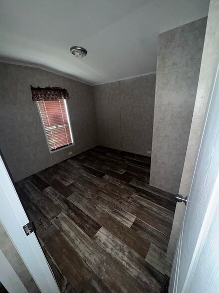 Building Photo - 56 Myers