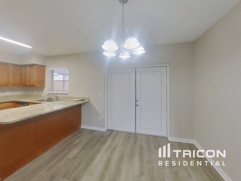 Building Photo - 320 Laxton Ln