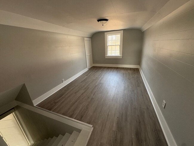 Building Photo - 611 E Main St