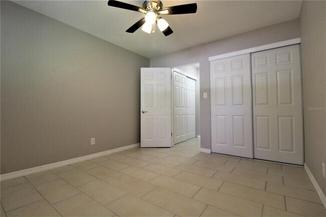 Building Photo - 3001 Bee Ridge Rd