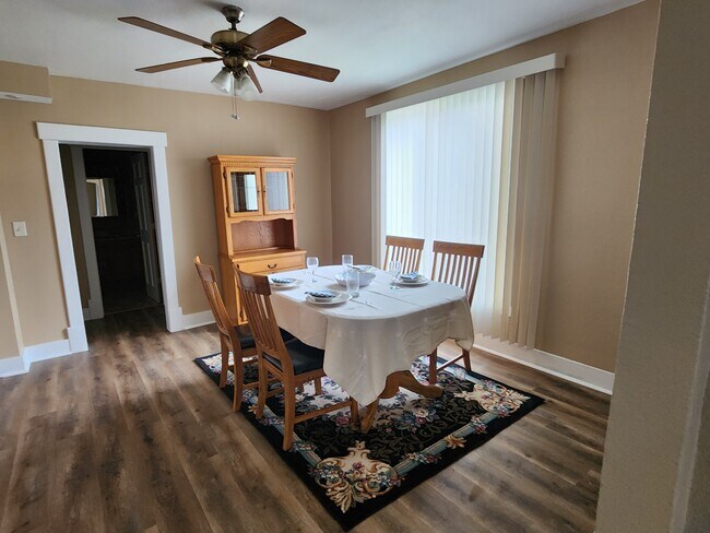 Building Photo - 810 4th Ave NW