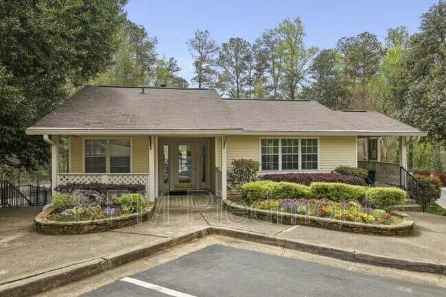 Building Photo - 6820 Glenridge Dr