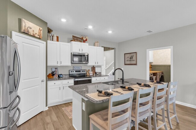 Building Photo - 1049 Burled Oak Rdg Lp SE