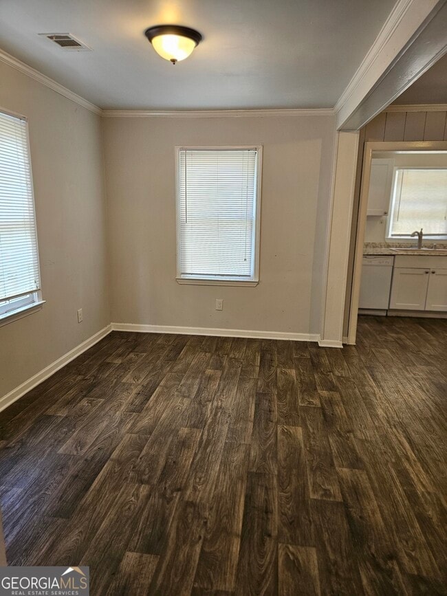 Building Photo - 3453 Glen Rd