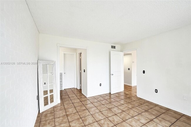 Building Photo - 9480 Tangerine Pl