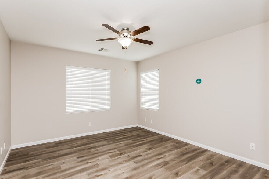 Building Photo - 7585 Perla Del Mar Ave