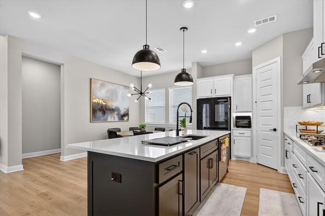 Building Photo - 624 Treaty Oak Dr