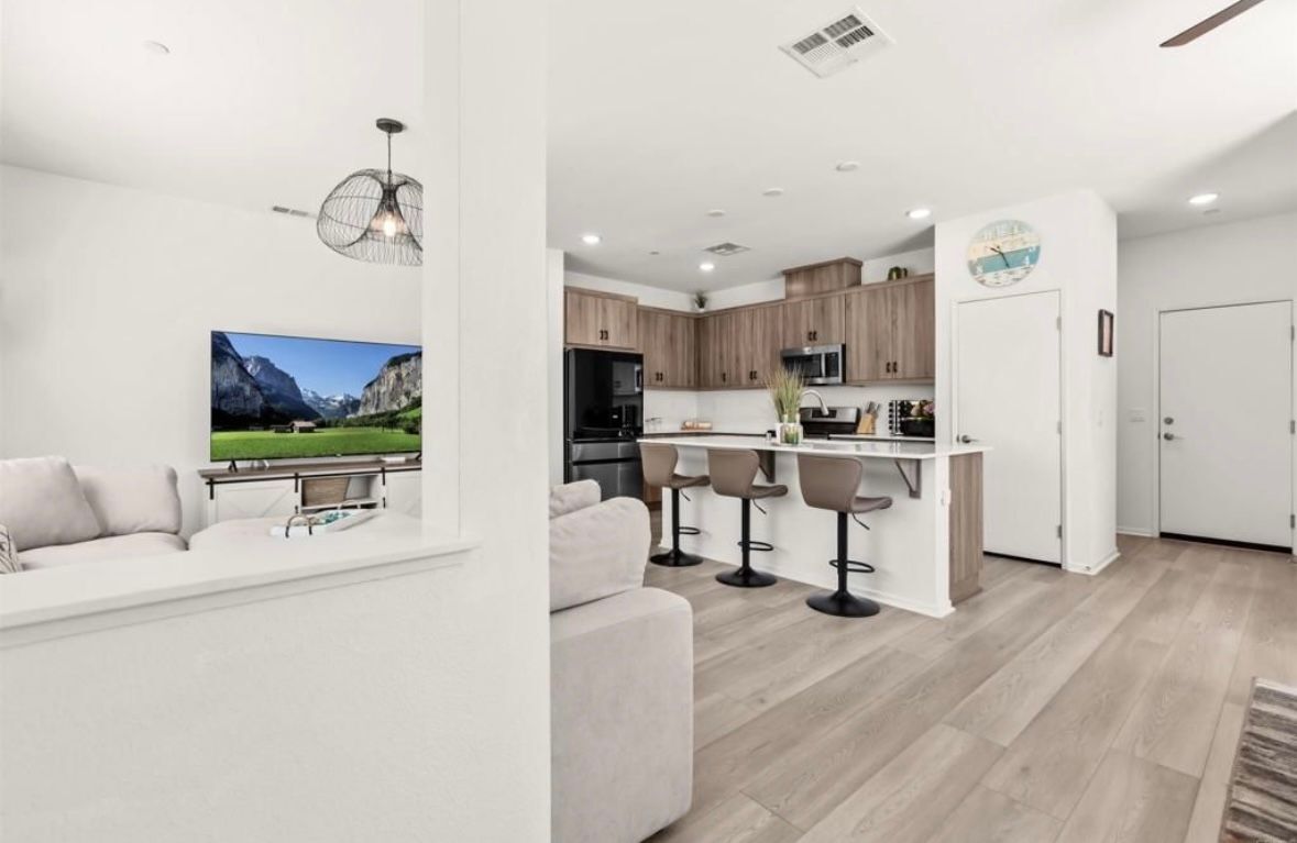 Building Photo - 359 Sweet Pl