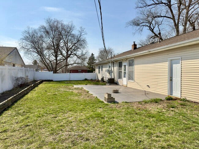 Building Photo - 1311 Theodore St