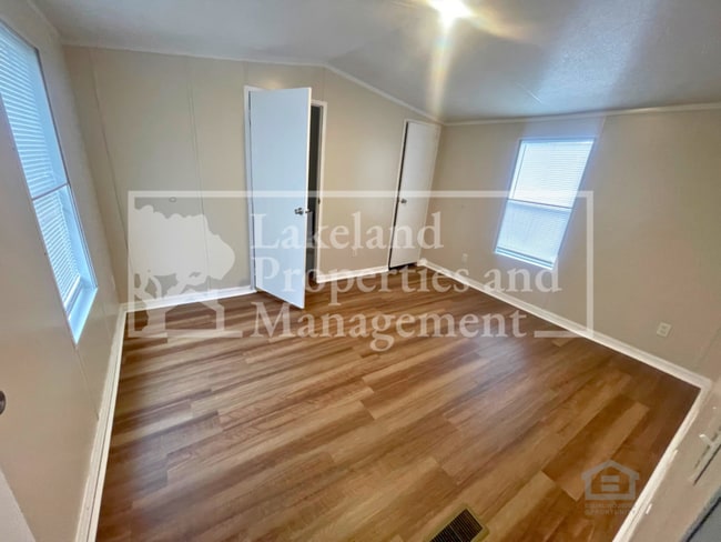 Building Photo - 340 S Hankin Rd