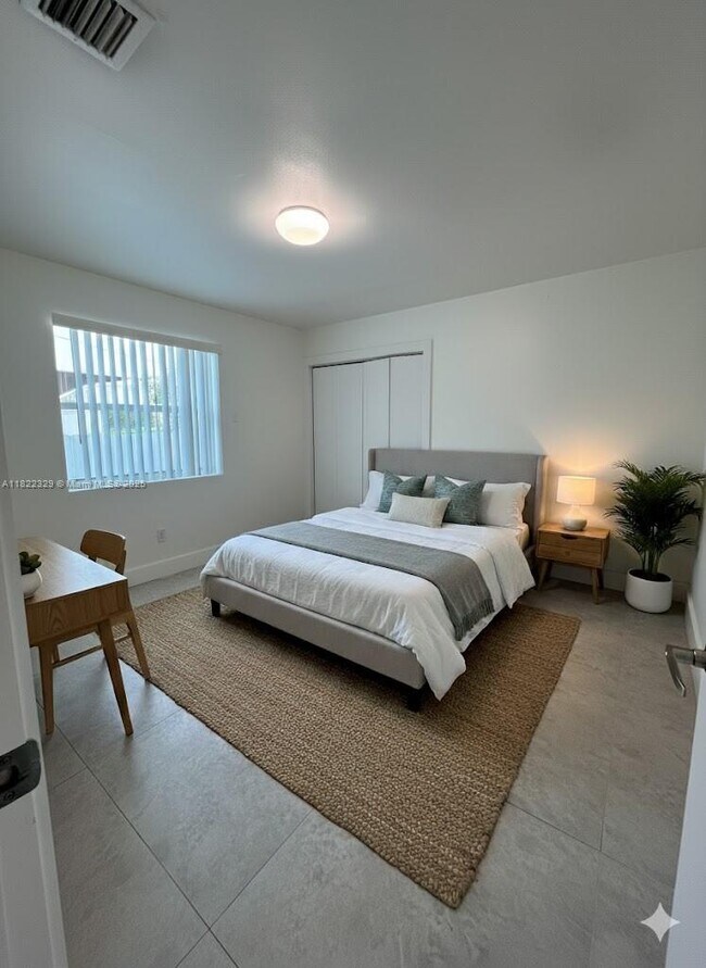 Building Photo - 2941 SW 36th Ave