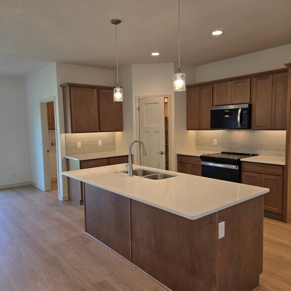 Building Photo - 8101 Kallum Dr