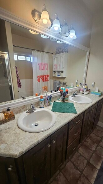 Building Photo - 1676 S 500 W St