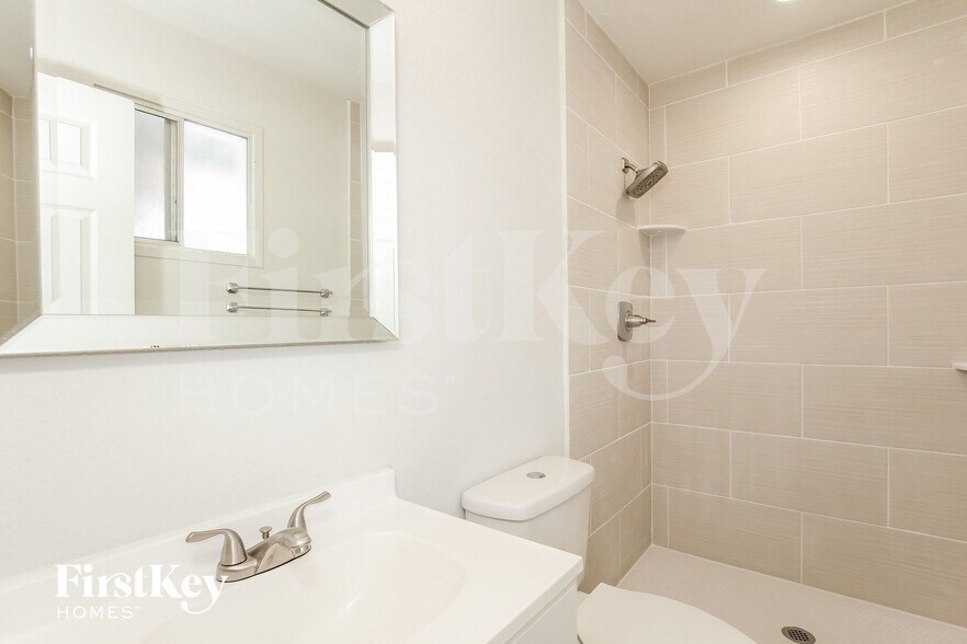 Building Photo - 10843 N 45th Ave