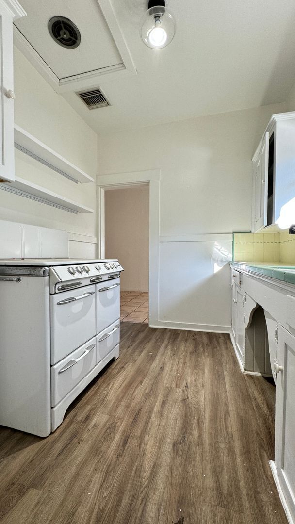 Building Photo - 3 bedroom historic home near U of A Campus and downtown!