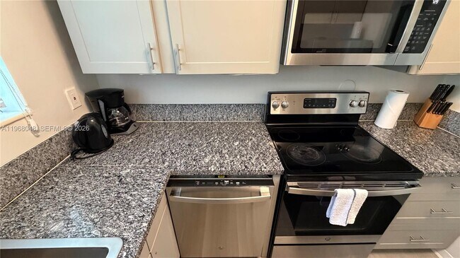 Building Photo - 10004 E Bay Harbor Dr