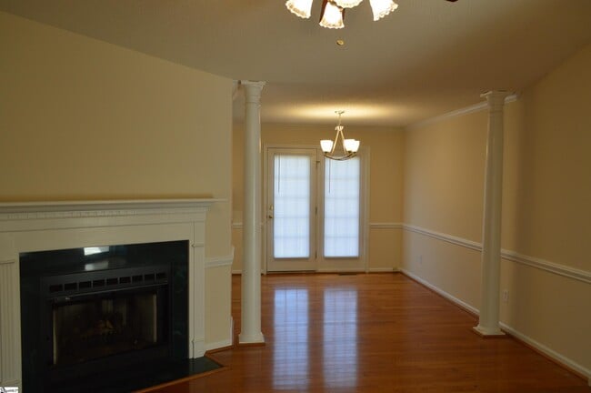 Building Photo - 201 Durham Dr