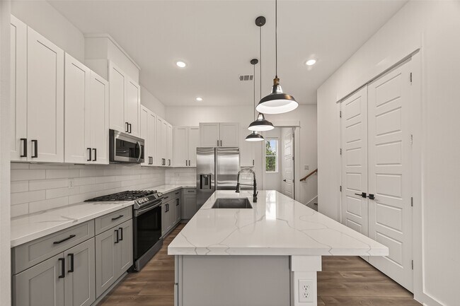 Building Photo - 1406 Mansfield St