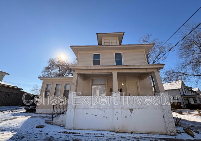 Building Photo - 1013 Stophlet St