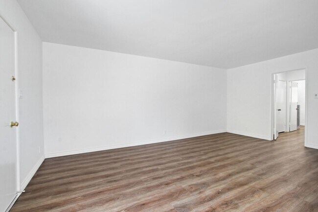 Building Photo - 918 11th St