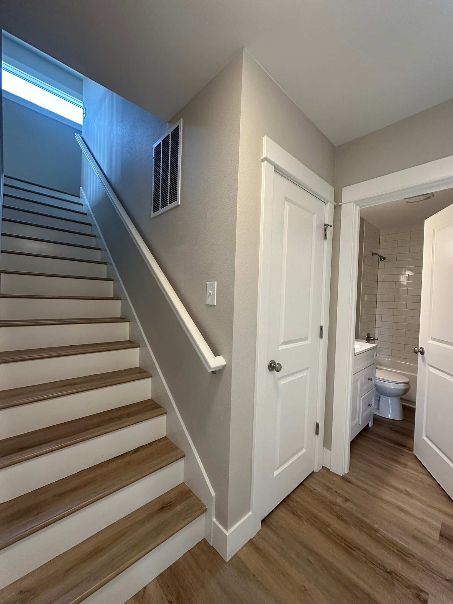 Building Photo - 5325 NE Flanders St