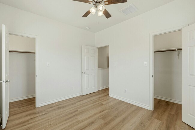 Building Photo - 707 Runnels Ave