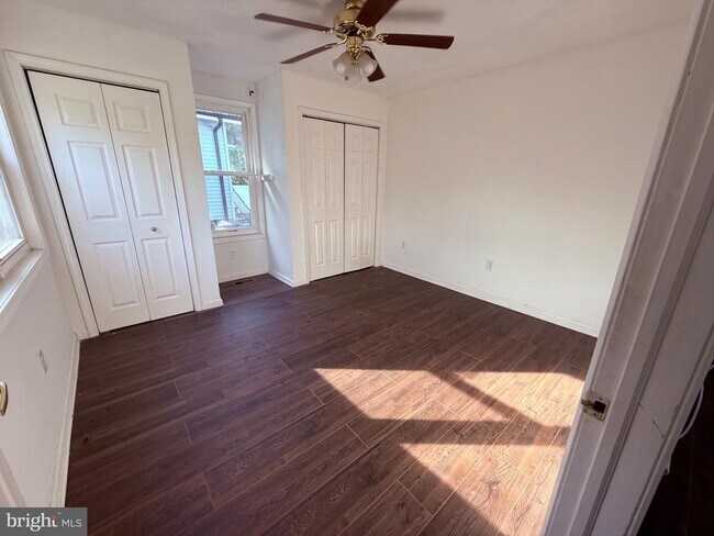 Building Photo - 733 N Lenola Rd