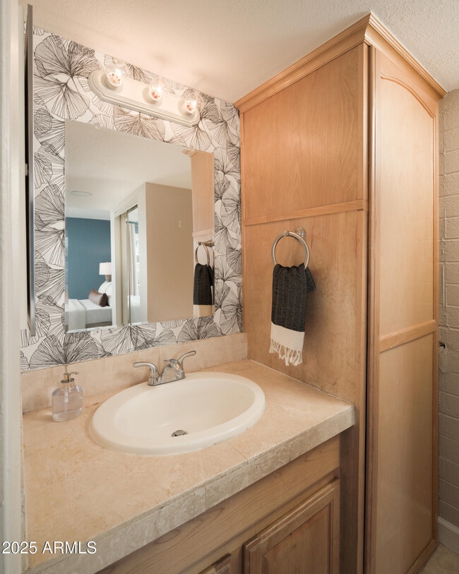 Building Photo - 4118 E Calle Redonda