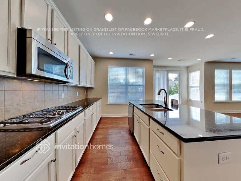 Building Photo - 170 Rainberry Dr