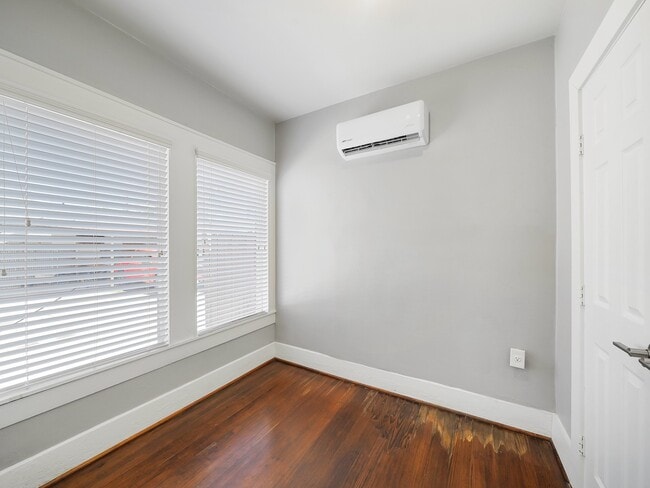 Building Photo - 2411 Dunlavy St